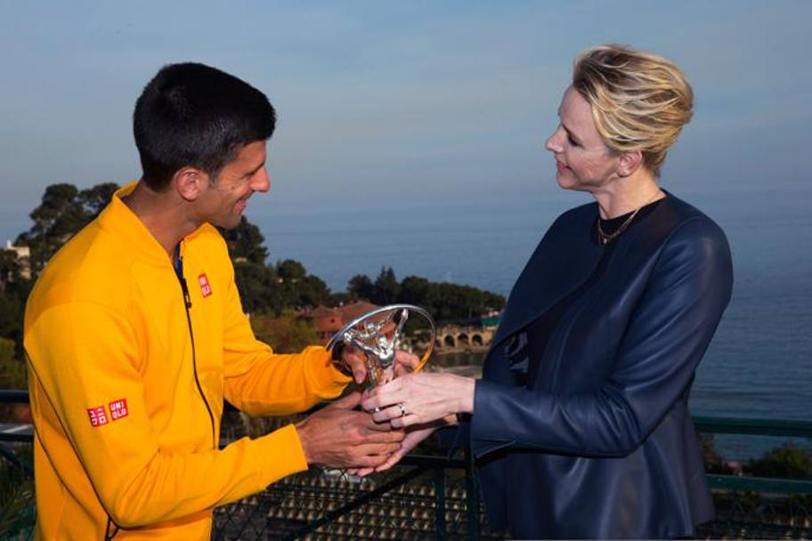 Mancava il vincitore: l&#39;atleta dell&#39;anno  Novak Djokovic che, a Montecarlo, ha ricevuto il premio dalle mani della principessa Charlene. Getty Images